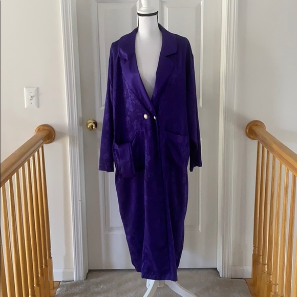 01:08Victoria’s Secret Vintage Gold Label Robe